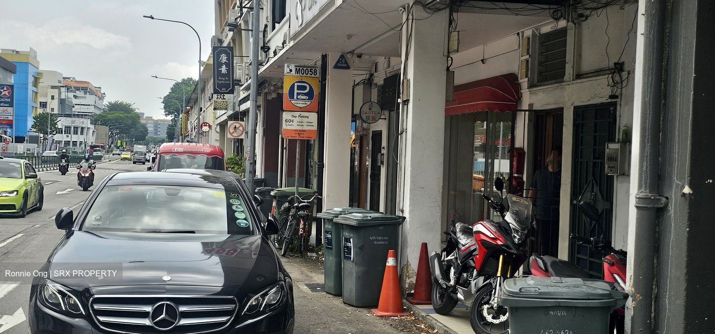 Macpherson Road (D13), Retail #545193591